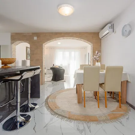 Apartament 2 Bedroom Awesome In *