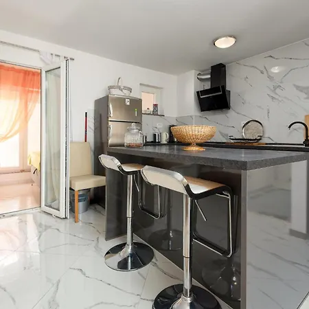 Lägenhet 2 Bedroom Cozy In Zadar