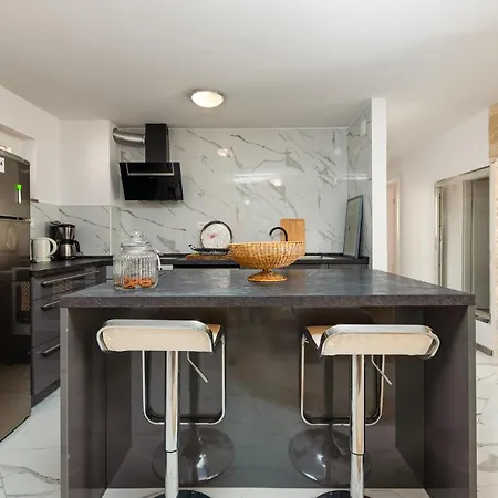 2 Bedroom Cozy In Zara