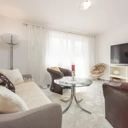 2 Bedroom Cozy In * Zara