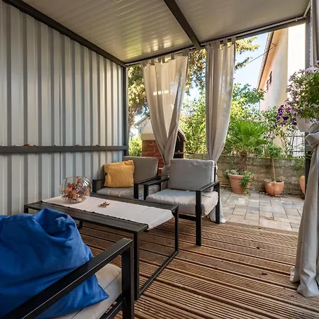 2 Bedroom Cozy In Lägenhet