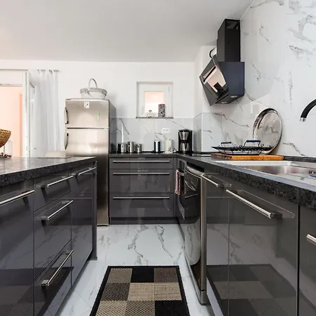 2 Bedroom Cozy In Lägenhet