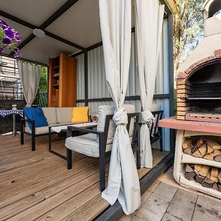 2 Bedroom Cozy In