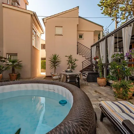 2 Bedroom Awesome In Apartment