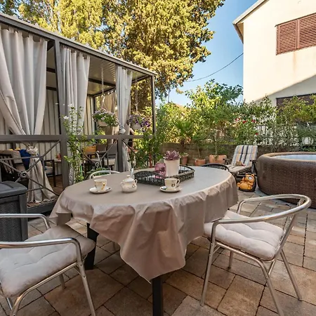 2 Bedroom Awesome In Apartament *