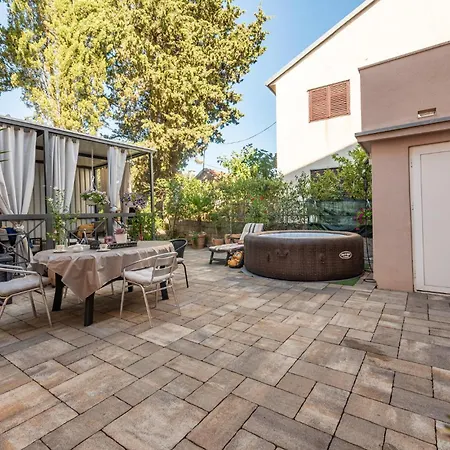 Lägenhet 2 Bedroom Cozy In Zadar