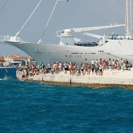 2 Bedroom Awesome In