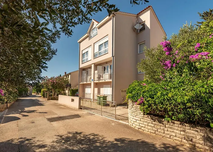 2 Bedroom Awesome In *